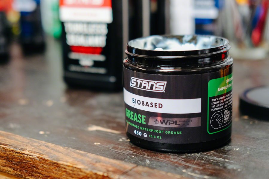 Stans Biobased Grease 450g - The Lost Co. - Stans No Tubes - LC0005 - 847746066132 -