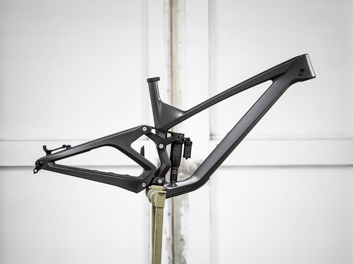 We Are One Arrival Frame - UDH - 152mm Travel – The Lost Co.
